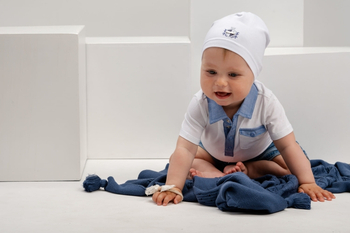 Chłopięca czapka niemowlęca  Leonardo kolor biały- Jamiks