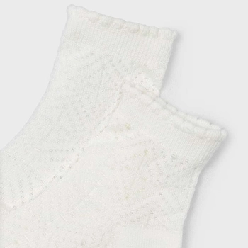 Skarpetki ażurowe kolor kremowy Mayoral dla dziewczynki